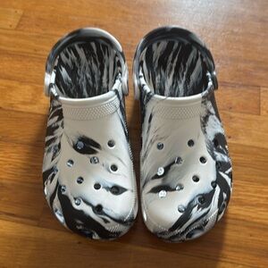 Crocs Men Size 10/Women Size 12 - Black & White Marbled